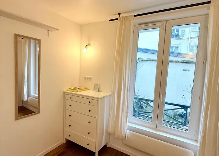 Apartment Bridaine Batignolles Paris